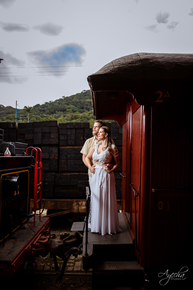 Ensaio casal; Ensaio em Morretes; Noivos Curitiba; Fotografa de casais Curitiba; Pré wedding Paranaguá; Pré casamento; Registrando amor; Ensaio externo; Ensaio Antonina; Casamentos Curitiba; Fotografa Piraquara; Vestido de noiva; Noivas Morretes; 