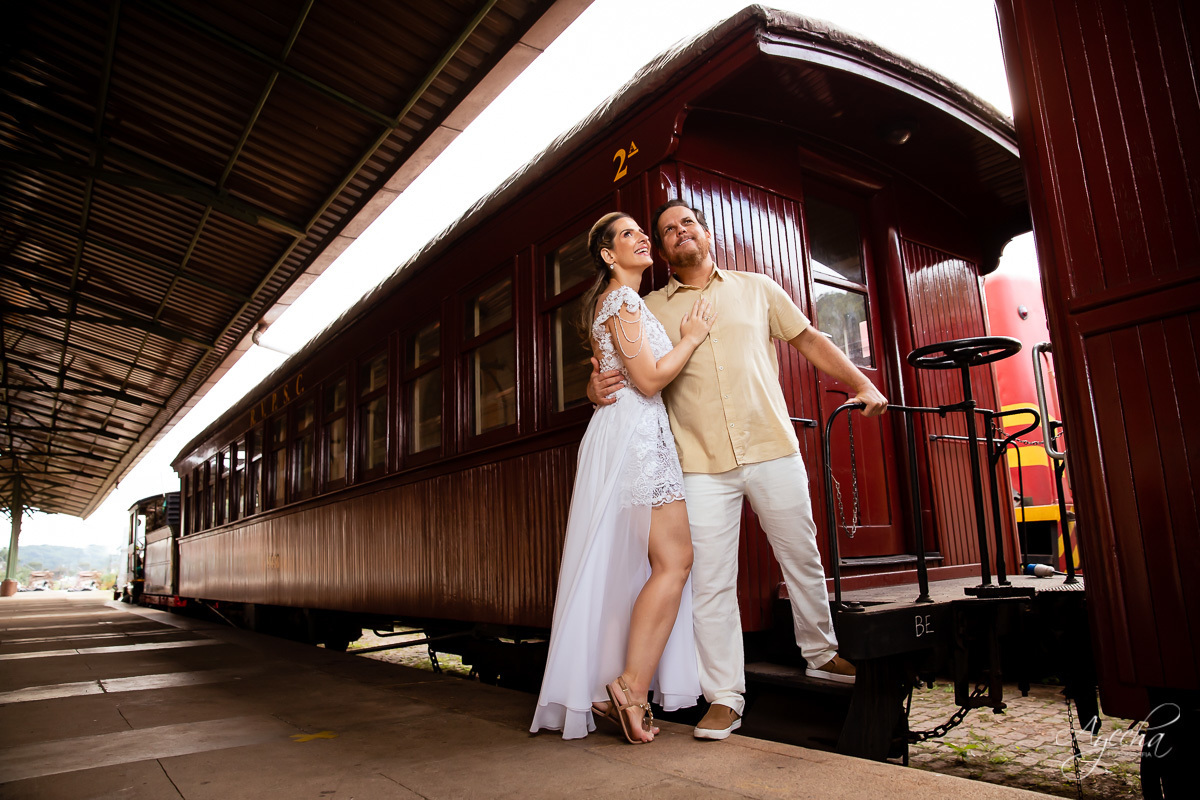Ensaio casal; Ensaio em Morretes; Noivos Curitiba; Fotografa de casais Curitiba; Pré wedding Paranaguá; Pré casamento; Registrando amor; Ensaio externo; Ensaio Antonina; Casamentos Curitiba; Fotografa Piraquara; Vestido de noiva; Noivas Morretes; 