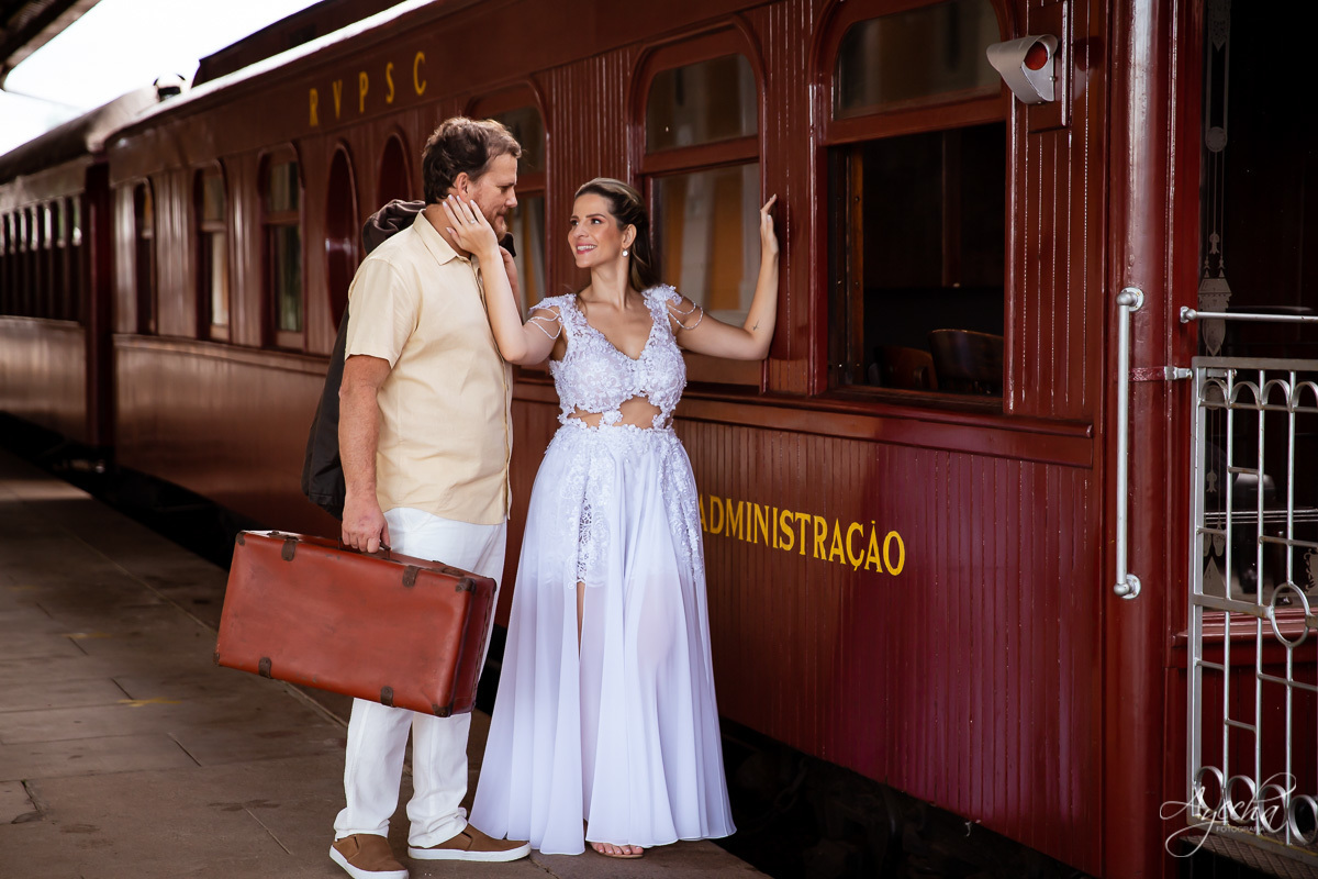 Ensaio casal; Ensaio em Morretes; Noivos Curitiba; Fotografa de casais Curitiba; Pré wedding Paranaguá; Pré casamento; Registrando amor; Ensaio externo; Ensaio Antonina; Casamentos Curitiba; Fotografa Piraquara; Vestido de noiva; Noivas Morretes; 