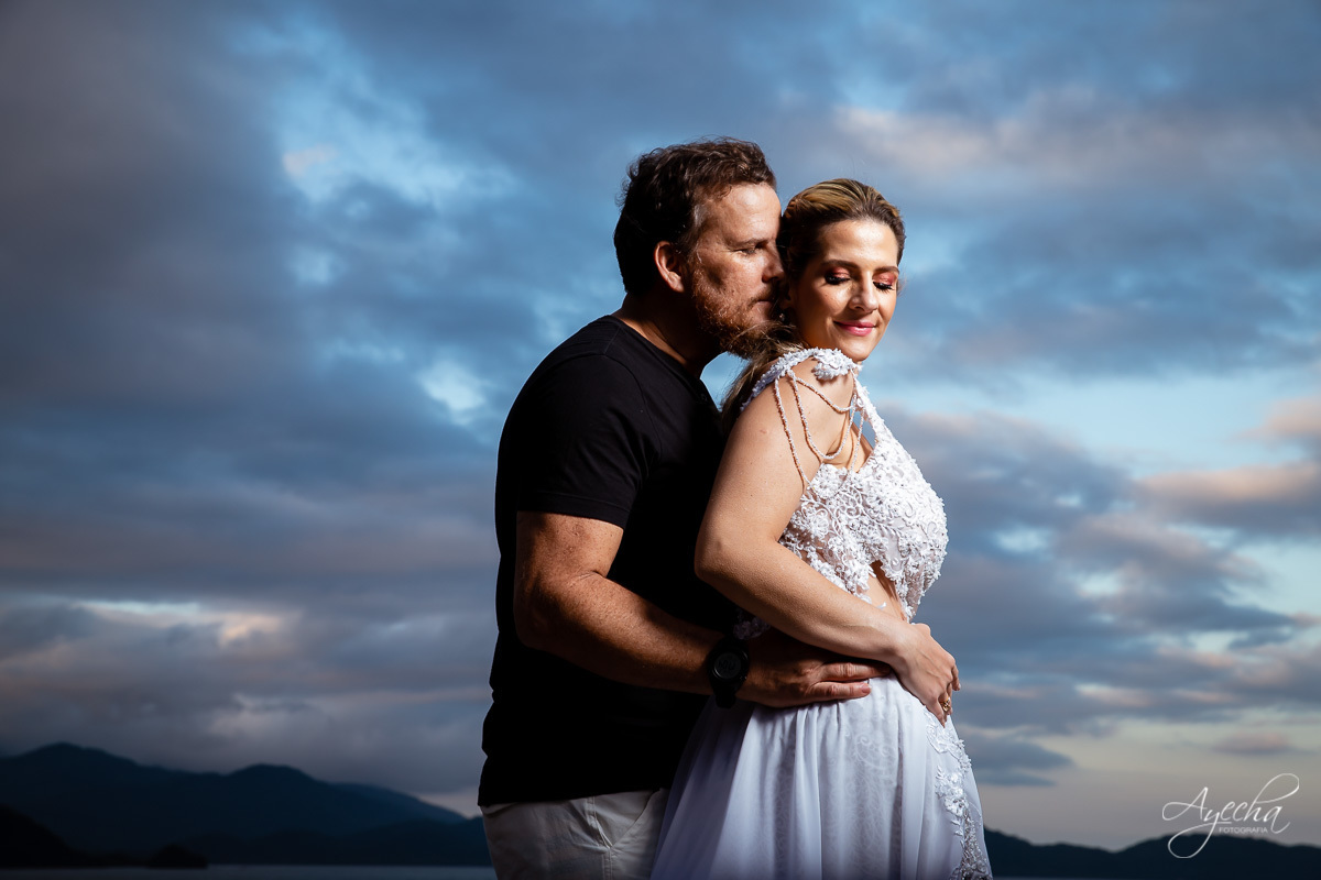 Ensaio casal; Ensaio em Morretes; Noivos Curitiba; Fotografa de casais Curitiba; Pré wedding Paranaguá; Pré casamento; Registrando amor; Ensaio externo; Ensaio Antonina; Casamentos Curitiba; Fotografa Piraquara; Ponta da pita; Ensaio praia; Pôr do sol;