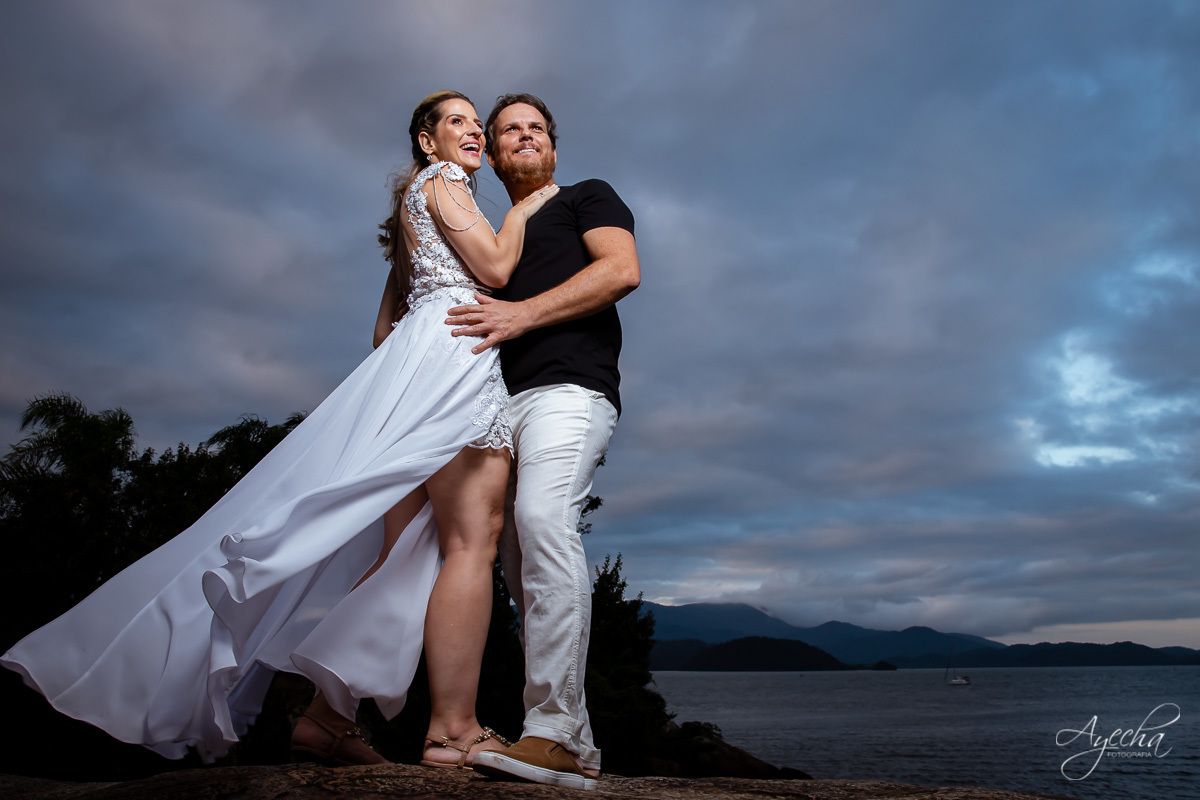 Ensaio casal; Ensaio em Morretes; Noivos Curitiba; Fotografa de casais Curitiba; Pré wedding Paranaguá; Pré casamento; Registrando amor; Ensaio externo; Ensaio Antonina; Casamentos Curitiba; Fotografa Piraquara; Ponta da pita; Ensaio praia; Pôr do sol;