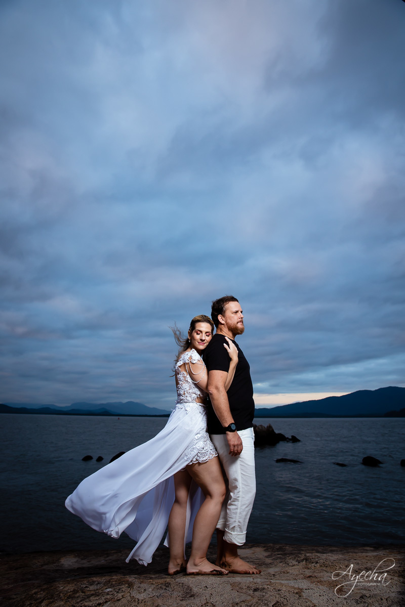 Ensaio casal; Ensaio em Morretes; Noivos Curitiba; Fotografa de casais Curitiba; Pré wedding Paranaguá; Pré casamento; Registrando amor; Ensaio externo; Ensaio Antonina; Casamentos Curitiba; Fotografa Piraquara; Ponta da pita; Ensaio praia; Pôr do sol;