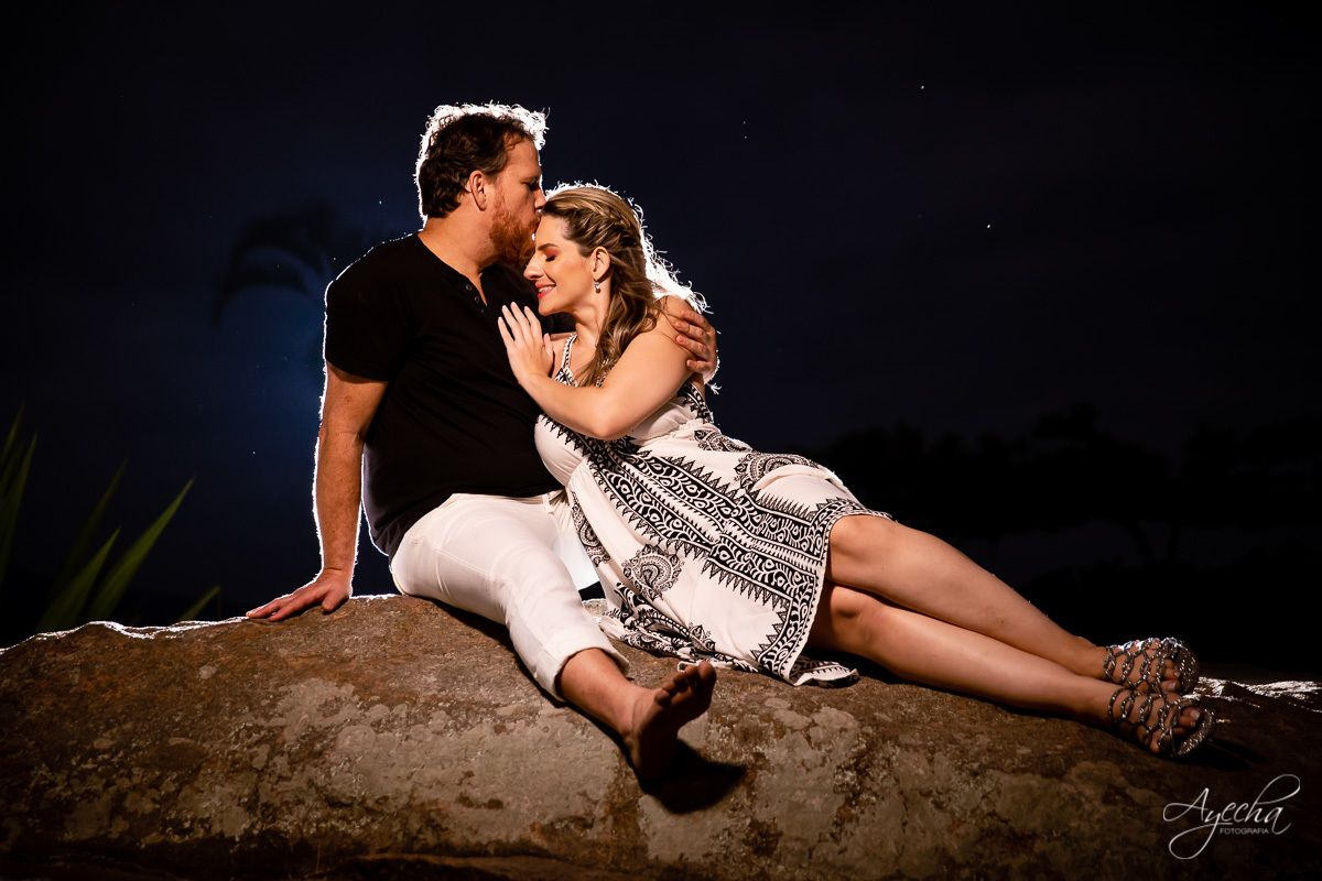 Ensaio casal; Ensaio em Morretes; Noivos Curitiba; Fotografa de casais Curitiba; Pré wedding Paranaguá; Pré casamento; Registrando amor; Ensaio externo; Ensaio Antonina; Casamentos Curitiba; Fotografa Piraquara; Ponta da pita; Ensaio praia; Ensaio noturno