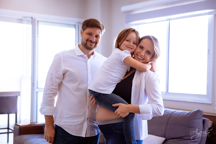 Amor de mãe; Gestantes Curitiba; Maternidade Curitiba; Fotografa de família; Mães Curitibanas; Ensaio gestante; Ensaios marcantes; Ensaio em casa; Ensaio família; Espera do bebê; Fotos da gravidez; Inspiração de ensaio gravidez; Irmã mais velha;