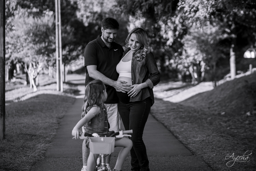 Amor de mãe; Gestantes Curitiba; Maternidade Curitiba; Fotografa de família; Mães Curitibanas; Ensaio gestante; Ensaios marcantes; Ensaio em casa; Ensaio família; Espera do bebê; Fotos da gravidez; Inspiração de ensaio gravidez; Irmã mais velha;