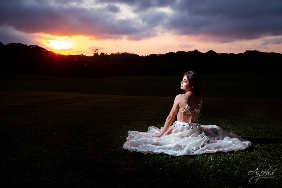 Ensaio de 15 anos; Inspiração 15 anos; Fotografa Curitiba; Fotografa debutante; Chácara Ienkot; 15 anos Curitiba; Fotografa Piraquara; Meus 15 anos; 15 anos dos sonhos; Ensaios São José dos Pinhais; Ensaio romântico; Ensaio campo; Pôr do sol;  