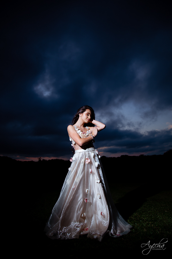 Ensaio de 15 anos; Inspiração 15 anos; Fotografa Curitiba; Fotografa debutante; Chácara Ienkot; 15 anos Curitiba; Fotografa Piraquara; Meus 15 anos; 15 anos dos sonhos; Ensaios São José dos Pinhais; Ensaio romântico; Ensaio campo; Pôr do sol;  