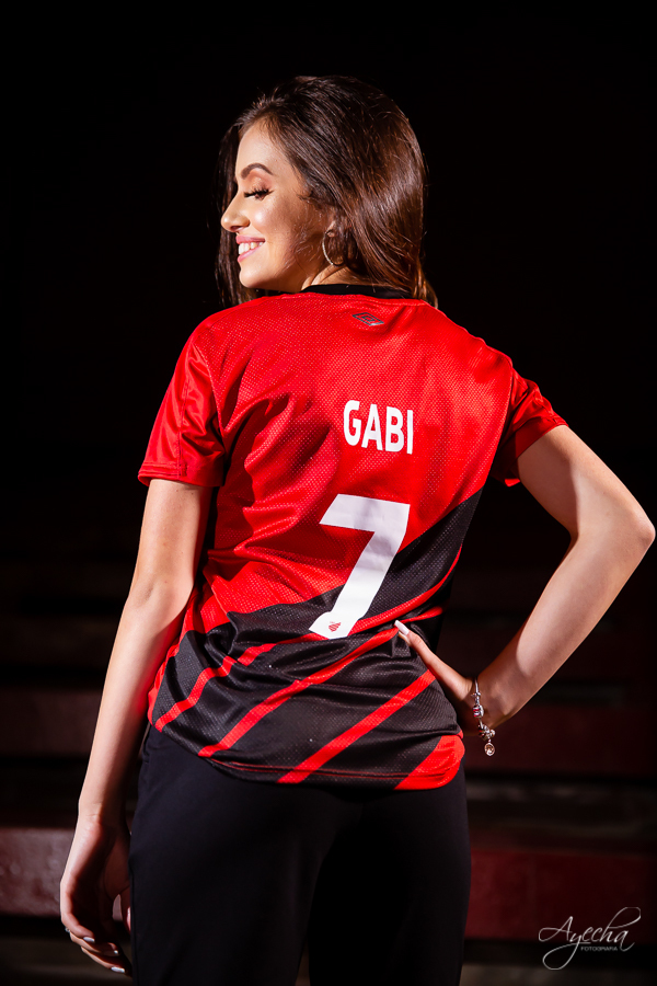 Ensaio de 15 anos; Inspiração 15 anos; Fotografa Curitiba; Fotografa debutante; Chácara Ienkot; 15 anos Curitiba; Fotografa Piraquara; Meus 15 anos; 15 anos dos sonhos; Ensaios São José dos Pinhais; Ensaio romântico; Ensaio urbano;  Fotos 15 anos time;