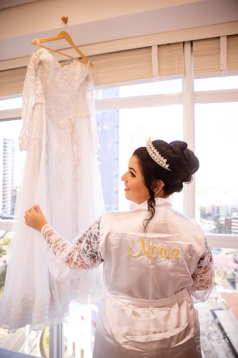 Dia da noiva; Making of da noiva; Preparativos de casamento; Noivas Curitiba; Vestido de noiva; Fotografa de casamento Curitiba; Fotografa Piraquara; Santa Mônica Clube de Campo; Casamentos Colombo; Casamento dos sonhos; Fotografa Colombo; 