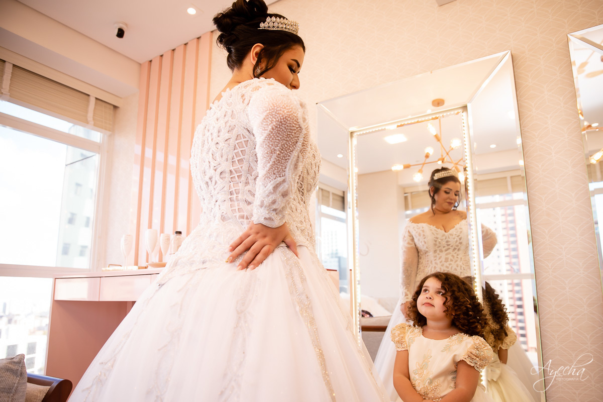 Dia da noiva; Making of da noiva; Preparativos de casamento; Noivas Curitiba; Vestido de noiva; Fotografa de casamento Curitiba; Fotografa Piraquara; Santa Mônica Clube de Campo; Casamentos Colombo; Casamento dos sonhos; Fotografa Colombo; 