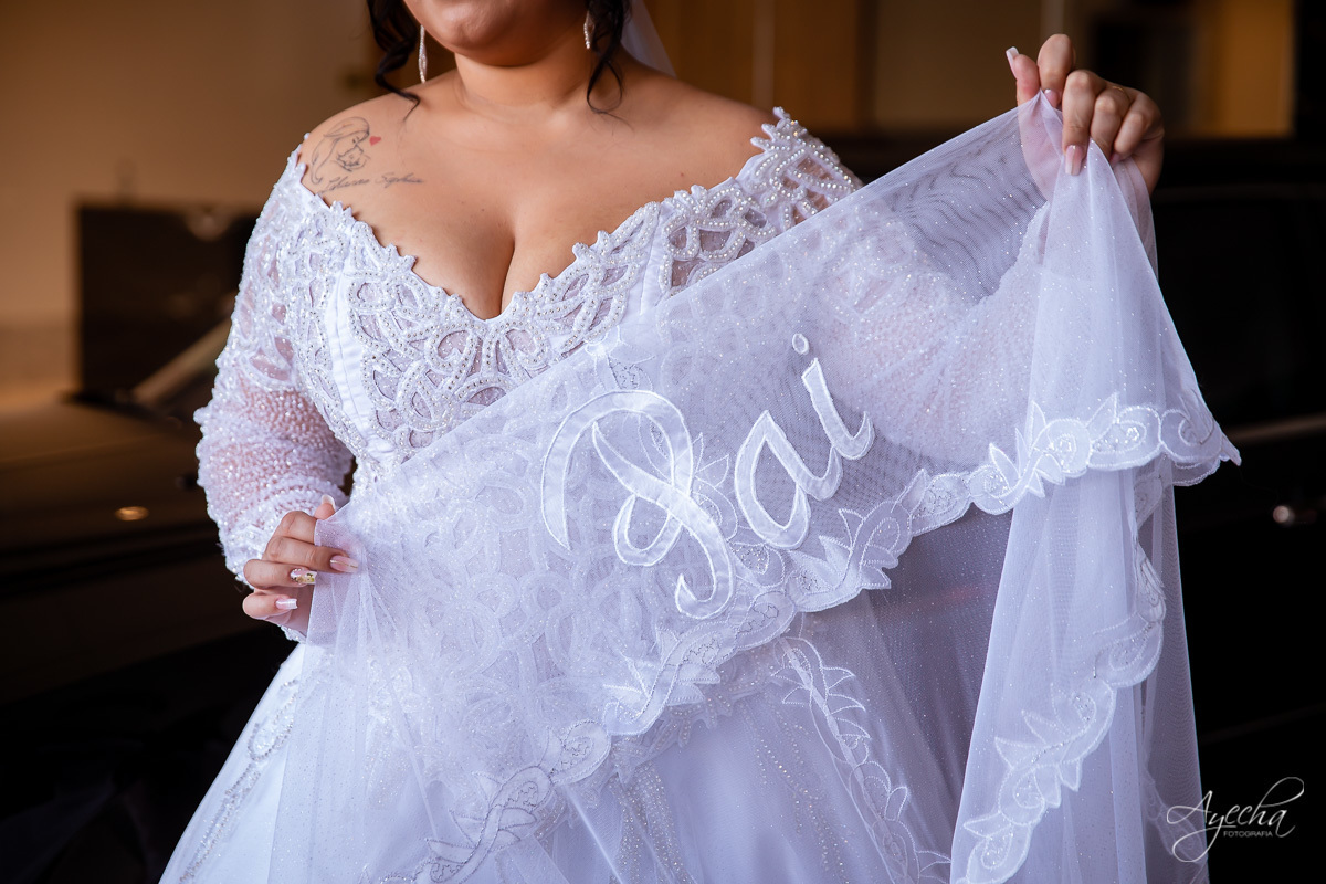 Dia da noiva; Making of da noiva; Preparativos de casamento; Noivas Curitiba; Vestido de noiva; Fotografa de casamento Curitiba; Fotografa Piraquara; Santa Mônica Clube de Campo; Casamentos Colombo; Casamento dos sonhos; Fotografa Colombo; 