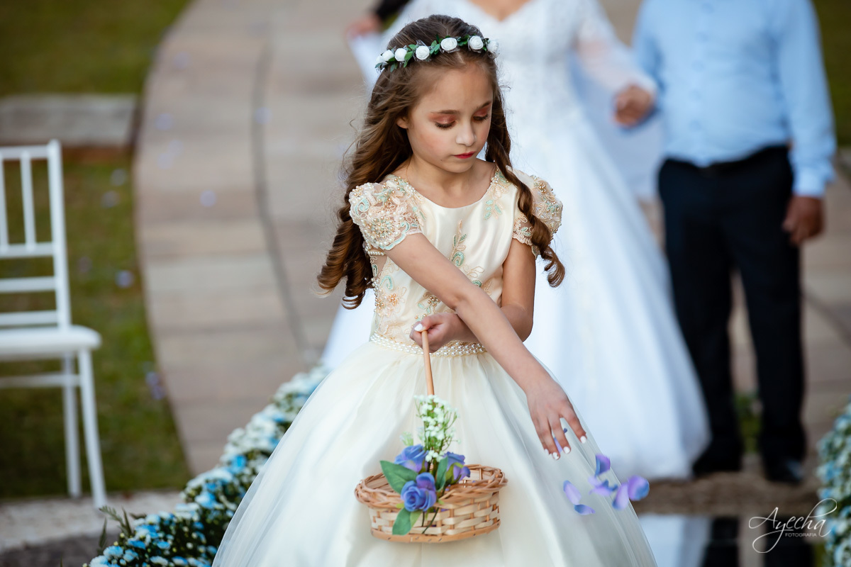 Dia da noiva; Preparativos de casamento; Noivas Curitiba; Vestido de noiva; Fotografa de casamento Curitiba; Fotografa Piraquara; Santa Mônica Clube de Campo; Casamentos Colombo; Casamento dos sonhos; Entrada da noiva; Casamento ao ar livre;