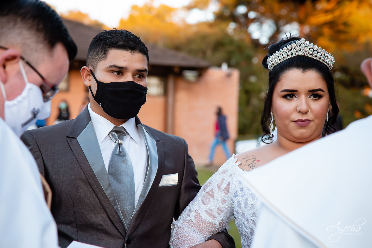 Dia dos noivos; Preparativos de casamento; Noivas Curitiba; Fotografa de casamento Curitiba; Fotografa Piraquara; Santa Mônica Clube de Campo; Casamentos Colombo; Casamento dos sonhos; Fotografa Colombo; Casamento ao ar livre; Emoção dos noivos;