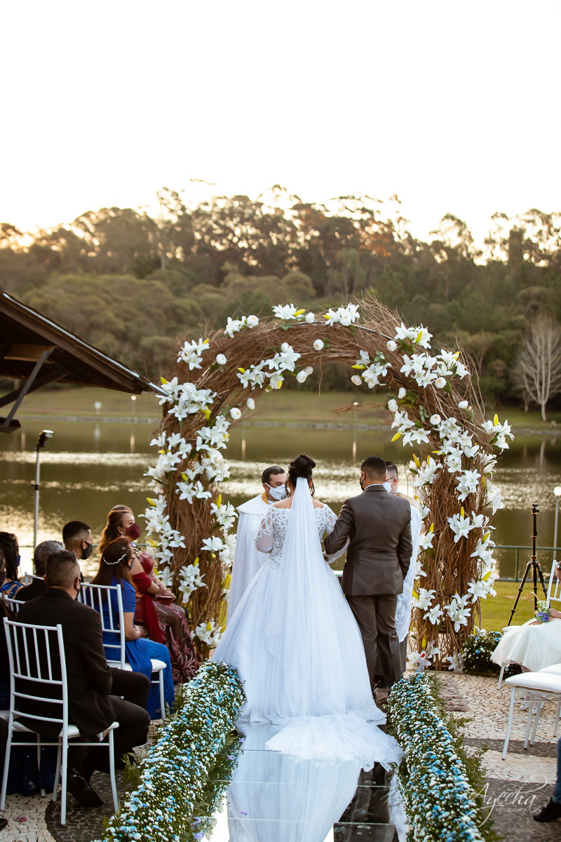 Dia dos noivos; Preparativos de casamento; Noivas Curitiba; Fotografa de casamento Curitiba; Fotografa Piraquara; Santa Mônica Clube de Campo; Casamentos Colombo; Casamento dos sonhos; Fotografa Colombo; Casamento ao ar livre; Emoção do noivo;