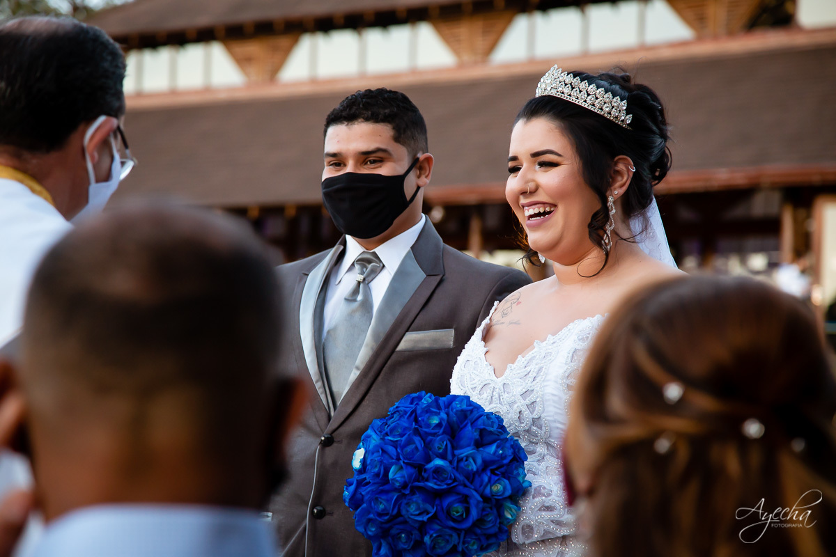 Dia dos noivos; Preparativos de casamento; Noivas Curitiba; Fotografa de casamento Curitiba; Fotografa Piraquara; Santa Mônica Clube de Campo; Casamentos Colombo; Casamento dos sonhos; Fotografa Colombo; Casamento ao ar livre; Emoção do noivo;