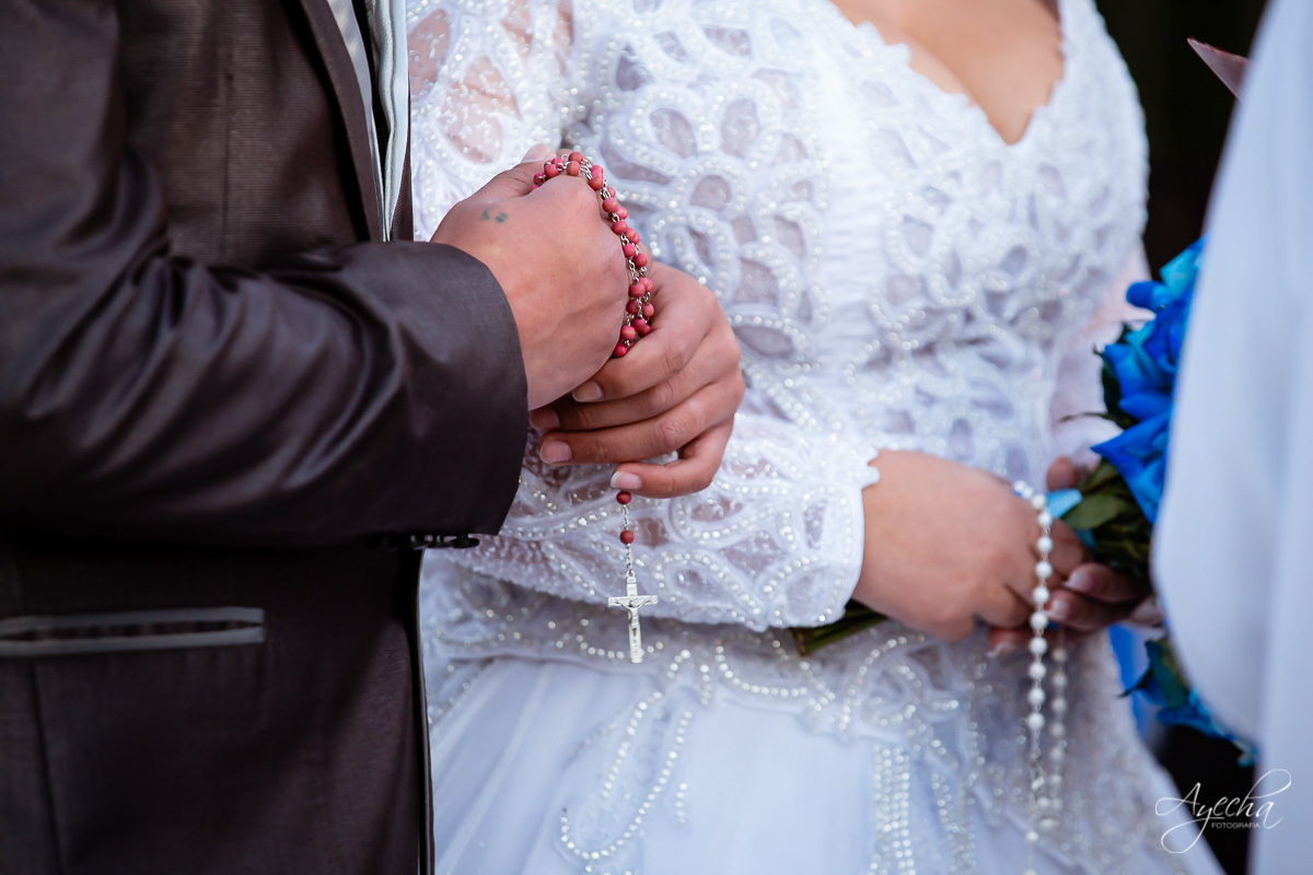 Dia da noiva; Preparativos de casamento; Noivas Curitiba; Vestido de noiva; Fotografa de casamento Curitiba; Fotografa Piraquara; Santa Mônica Clube de Campo; Casamentos Colombo; Casamento dos sonhos; Buquê de noiva; Detalhes noivos; Casamento ar livre; 