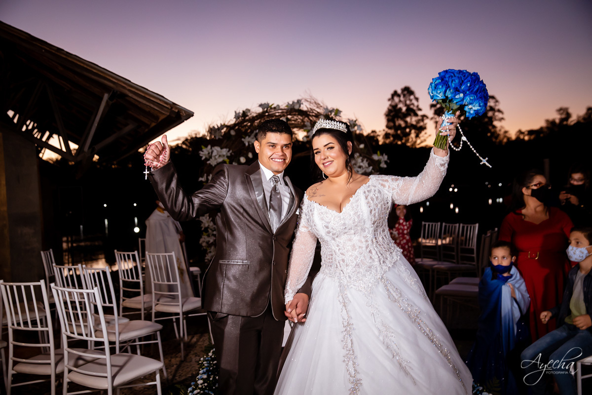 Dia dos noivos; Preparativos de casamento; Noivas Curitiba; Fotografa de casamento Curitiba; Fotografa Piraquara; Santa Mônica Clube de Campo; Casamentos Colombo; Casamento dos sonhos; Fotografa Colombo; Casamento ao ar livre; Buquê de noiva; Ensaio casal