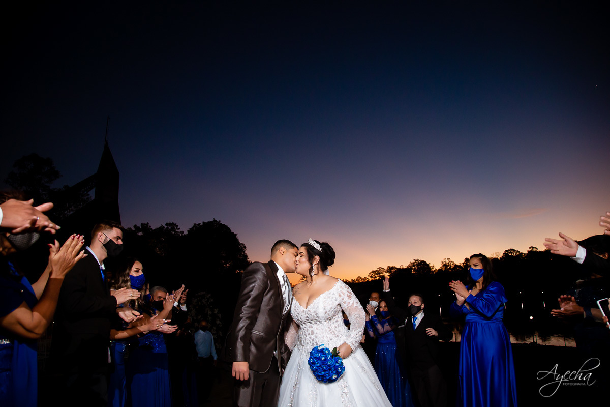 Dia dos noivos; Preparativos de casamento; Noivas Curitiba; Fotografa de casamento Curitiba; Fotografa Piraquara; Santa Mônica Clube de Campo; Casamentos Colombo; Casamento dos sonhos; Fotografa Colombo; Casamento pôr do sol; Buquê de noiva; Ensaio casal