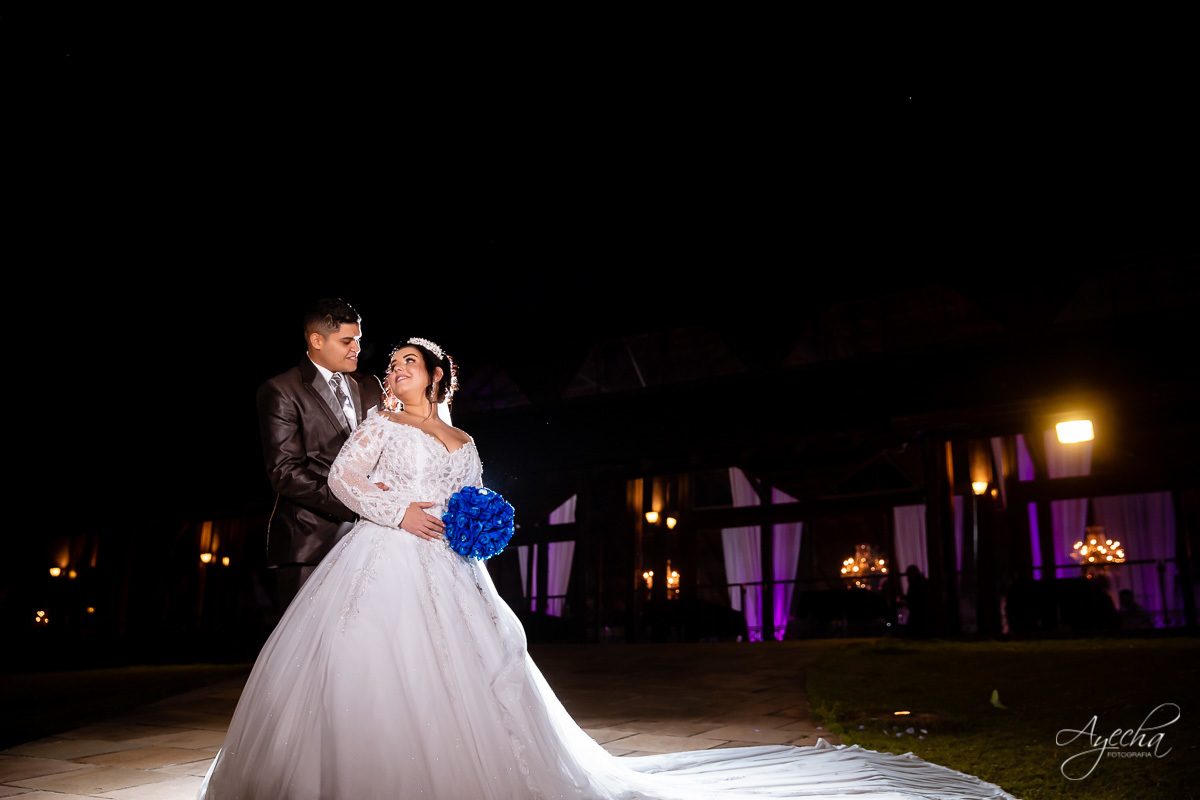 Dia dos noivos; Preparativos de casamento; Noivas Curitiba; Fotografa de casamento Curitiba; Fotografa Piraquara; Santa Mônica Clube de Campo; Casamentos Colombo; Casamento dos sonhos; Fotografa Colombo; Buquê de noiva; Ensaio casal;  Ensaio romântico; 