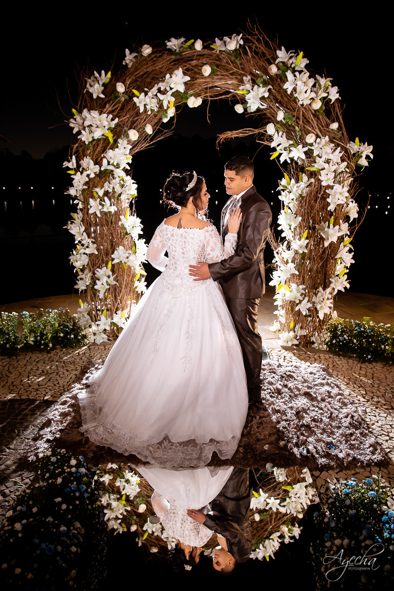 Dia dos noivos; Preparativos de casamento; Noivas Curitiba; Fotografa de casamento Curitiba; Fotografa Piraquara; Santa Mônica Clube de Campo; Casamentos Colombo; Casamento dos sonhos; Fotografa Colombo; Buquê de noiva; Ensaio casal; Ensaio romântico; 