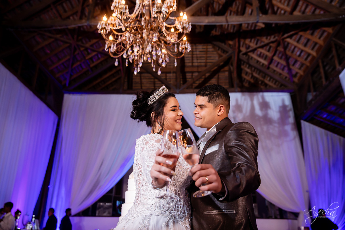 Dia dos noivos; Preparativos de casamento; Noivas Curitiba; Fotografa de casamento Curitiba; Fotografa Piraquara; Santa Mônica Clube de Campo; Casamentos Colombo; Casamento dos sonhos; Casamento ao ar livre; Brinde dos noivos; Festa de casamento; 