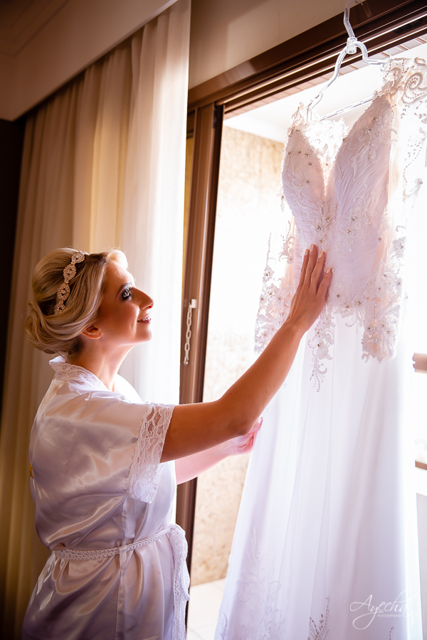 Makion of da noiva; Dia da noiva; Noivas Curitiba; Fotografa de casamento Curitiba; Fotografa Piraquara; Fotografa Colombo; Casamentos Curitiba; Bourbon Curitiba Convention Hotel; Vestidos de noiva; Maquiagem noivas; Preparativos da noiva; Buquê de noiva;