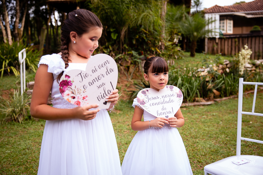 Chácara Mata Nativa Eventos; Casamento ar livre; Decoração de casamento; Fotografa de casamentos Colombo; Fotografa Curitiba; Casamento Colombo; Entrada do pajens e daminhas; Casamento religioso; Casamento dos sonhos; Noivos Curitiba; Festa de casamento; 