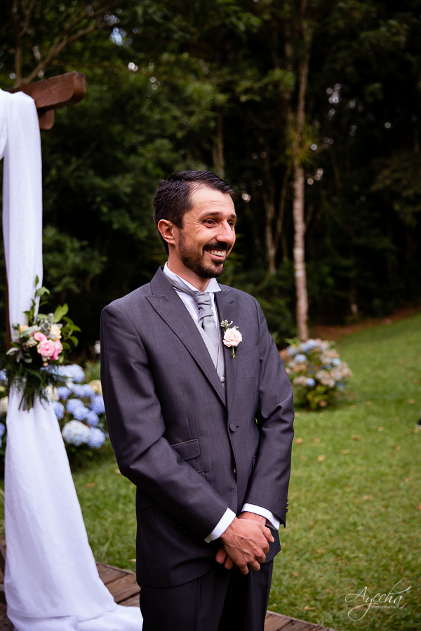 Chácara Mata Nativa Eventos; Casamento ar livre; Decoração de casamento; Fotografa de casamentos Colombo; Fotografa Curitiba; Casamento Colombo; Entrada do noivo; Casamento religioso; Casamento dos sonhos; Noivos Curitiba; Festa de casamento; 