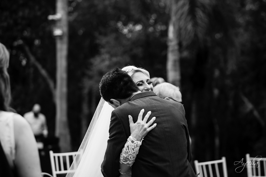 Chácara Mata Nativa Eventos; Casamento ar livre; Decoração de casamento; Fotografa de casamentos Colombo; Fotografa Curitiba; Casamento Colombo; Entrada da noiva; Casamento religioso; Casamento dos sonhos; Noivos Curitiba; Festa de casamento; 