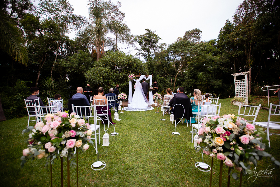 Chácara Mata Nativa Eventos; Casamento ar livre; Decoração de casamento; Fotografa de casamentos Colombo; Fotografa Curitiba; Casamento Colombo; Entrada da noiva; Casamento religioso; Casamento dos sonhos; Noivos Curitiba; Festa de casamento; 