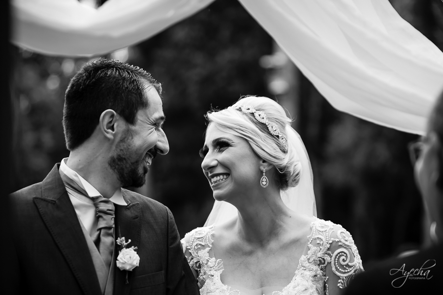 Chácara Mata Nativa Eventos; Casamento ar livre; Decoração de casamento; Fotografa de casamentos Colombo; Fotografa Curitiba; Casamento Colombo; Entrada da noiva; Casamento religioso; Casamento dos sonhos; Noivos Curitiba; Festa de casamento; 