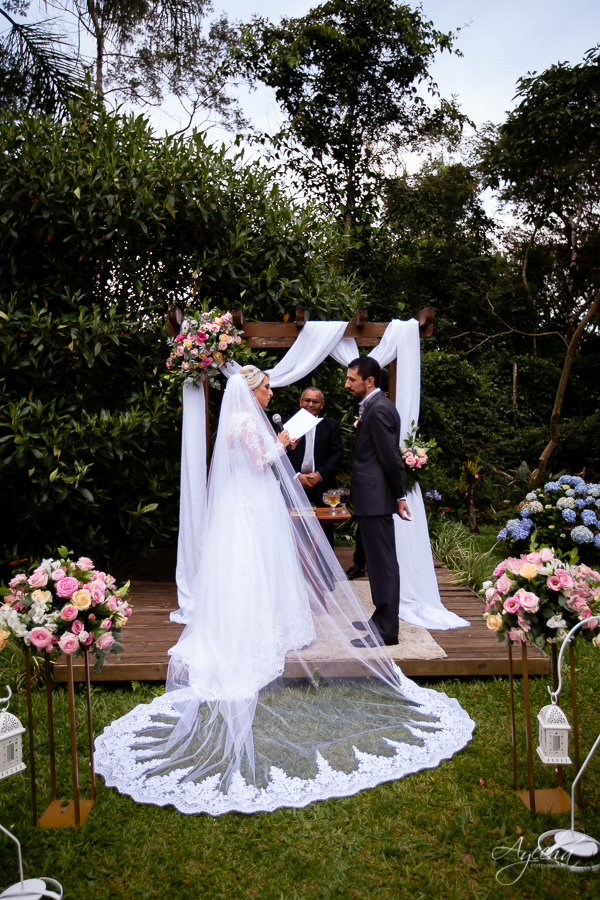 Chácara Mata Nativa Eventos; Casamento ar livre; Decoração de casamento; Fotografa de casamentos Colombo; Fotografa Curitiba; Casamento Colombo; Cerimonia religiosa; Casamento religioso; Casamento dos sonhos; Noivos Curitiba; Votos de casamento;