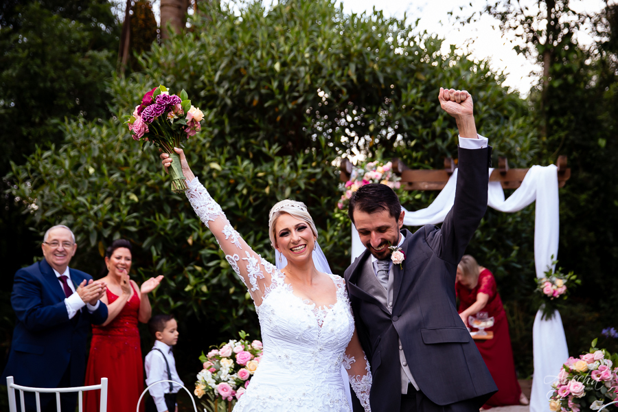 Chácara Mata Nativa Eventos; Casamento ar livre; Decoração de casamento; Fotografa de casamentos Colombo; Fotografa Curitiba; Casamento Colombo; Cerimonia religiosa; Casamento religioso; Casamento dos sonhos; Noivos Curitiba; Festa de casamento;