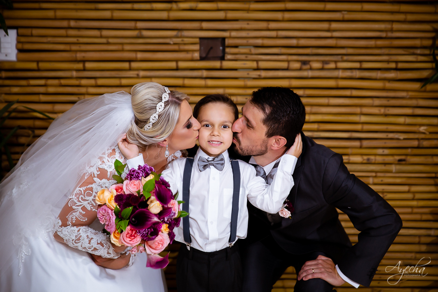 Chácara Mata Nativa Eventos; Casamento ar livre; Decoração de casamento; Fotografa de casamentos Colombo; Fotografa Curitiba; Casamento Colombo; Cerimonia religiosa; Casamento religioso; Casamento dos sonhos; Noivos Curitiba; Festa de casamento;