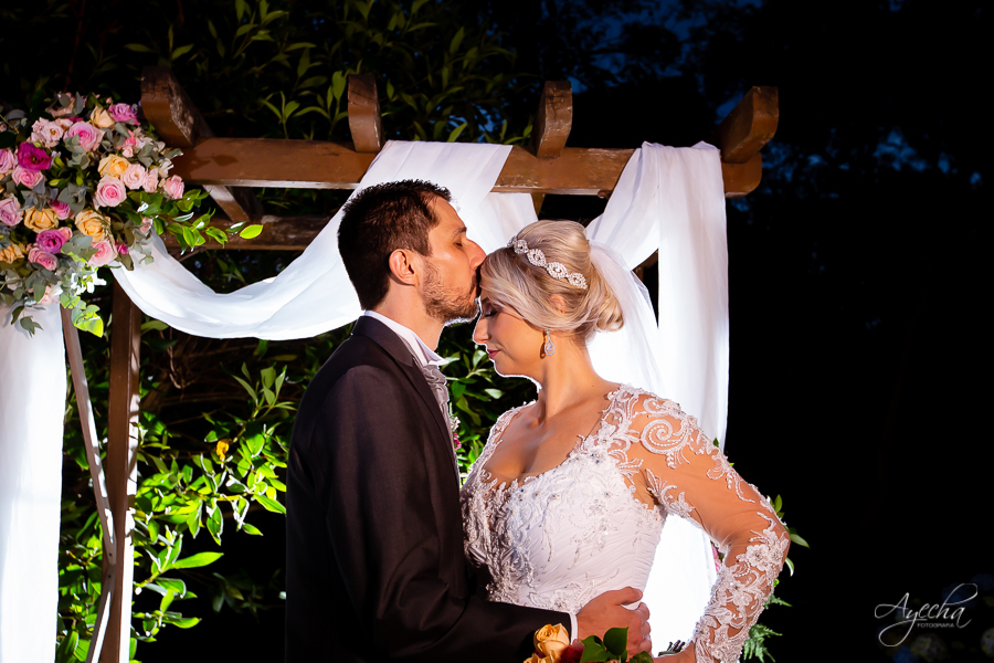 Chácara Mata Nativa Eventos; Casamento ar livre; Decoração de casamento; Fotografa de casamentos Colombo; Fotografa Curitiba; Casamento Colombo; Casamento religioso; Casamento dos sonhos; Noivos Curitiba; Ensaio casal; Vestido de noiva;