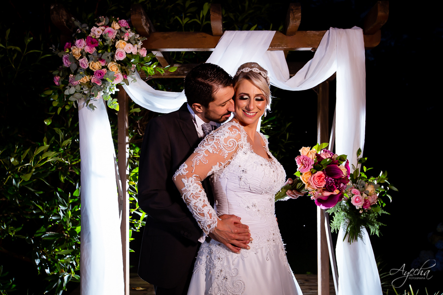Chácara Mata Nativa Eventos; Casamento ar livre; Decoração de casamento; Fotografa de casamentos Colombo; Fotografa Curitiba; Casamento Colombo; Cerimonia religiosa; Casamento dos sonhos; Noivos Curitiba; Ensaio casal; Vestido de noiva;