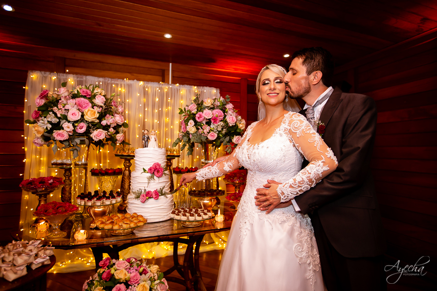 Chácara Mata Nativa Eventos; Decoração festa de casamento; Fotografa de casamentos Colombo; Fotografa Curitiba; Casamento Colombo; Cerimonia religiosa; Casamento religioso; Casamento dos sonhos; Noivos Curitiba; Brinde dos noivos;