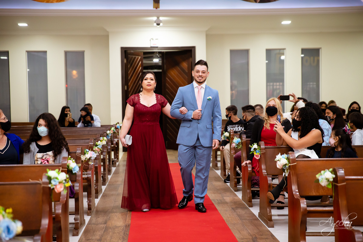 Casamento religioso; Casamento na Igreja; Casamento em Piraquara; Noivos de Piraquara; Fotografa de casamentos Piraquara; Casamento católico; Casamento dos sonhos; Casamento Guarituba Piraquara; Casamento na pandemia; Fotografa Piraquara; Entrada noivo;