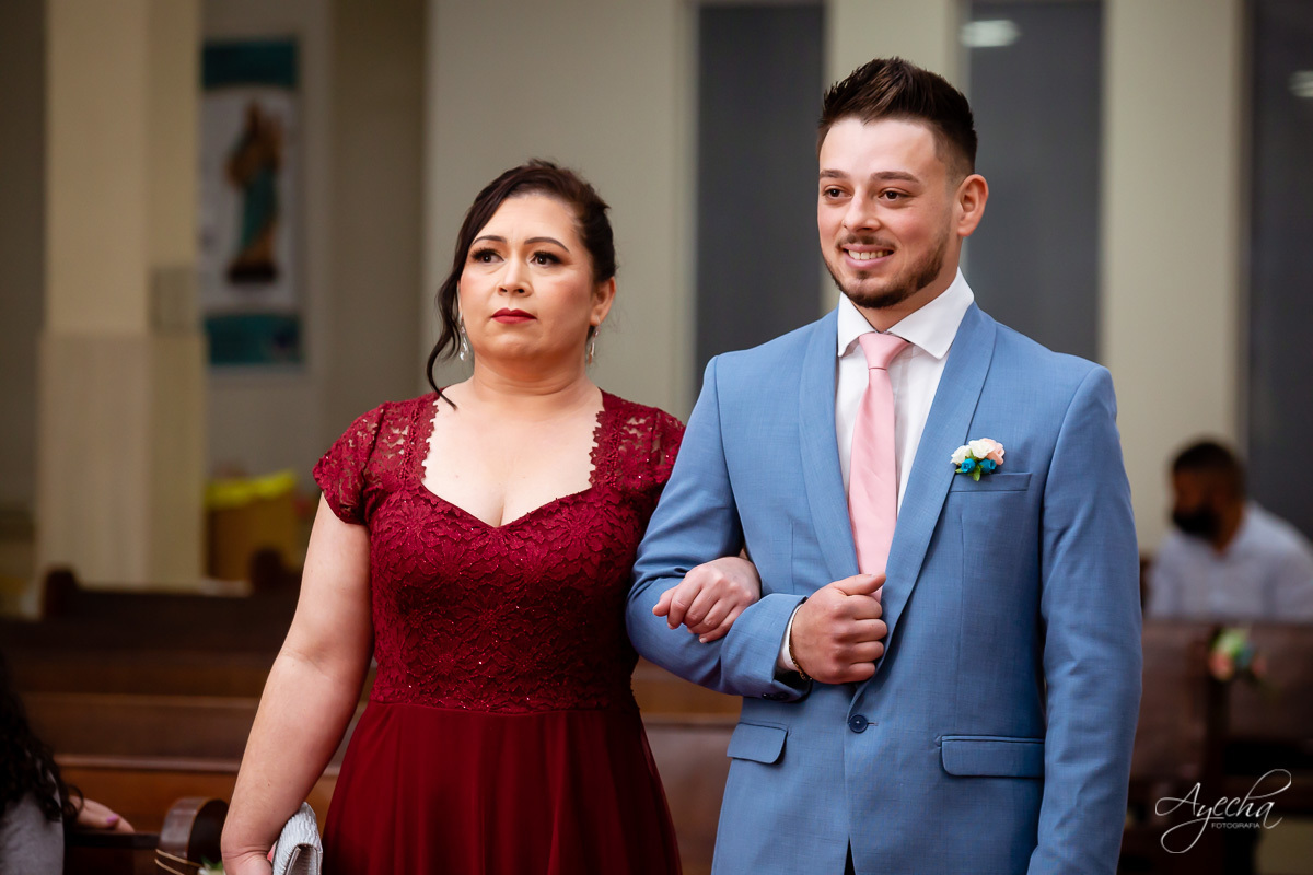 Casamento religioso; Casamento na Igreja; Casamento em Piraquara; Noivos de Piraquara; Fotografa de casamentos Piraquara; Casamento católico; Casamento dos sonhos; Casamento Guarituba Piraquara; Casamento na pandemia; Fotografa Piraquara; Entrada noivo;