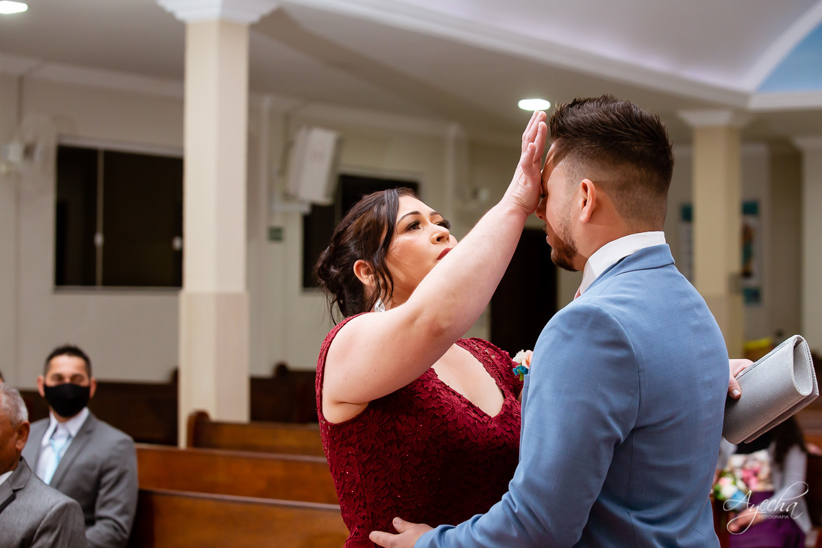 Casamento religioso; Casamento na Igreja; Casamento em Piraquara; Noivos de Piraquara; Fotografa de casamentos Piraquara; Casamento católico; Casamento dos sonhos; Casamento Guarituba Piraquara; Casamento na pandemia; Fotografa Piraquara; Entrada noivo;