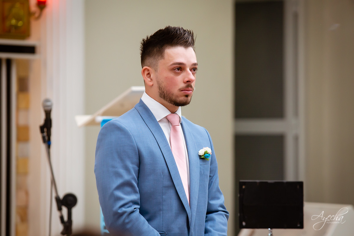 Casamento religioso; Casamento na Igreja; Casamento em Piraquara; Noivos de Piraquara; Fotografa de casamentos Piraquara; Casamento católico; Casamento dos sonhos; Casamento Guarituba Piraquara; Casamento na pandemia; Fotografa Piraquara; Entrada noivo;