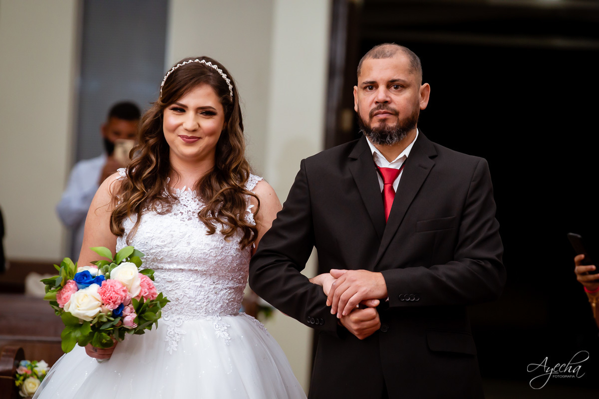 Casamento religioso; Casamento na Igreja; Casamento em Piraquara; Noivos de Piraquara; Fotografa de casamentos Piraquara; Casamento católico; Casamento dos sonhos; Casamento Guarituba Piraquara; Casamento na pandemia; Fotografa Piraquara; Entrada noiva;