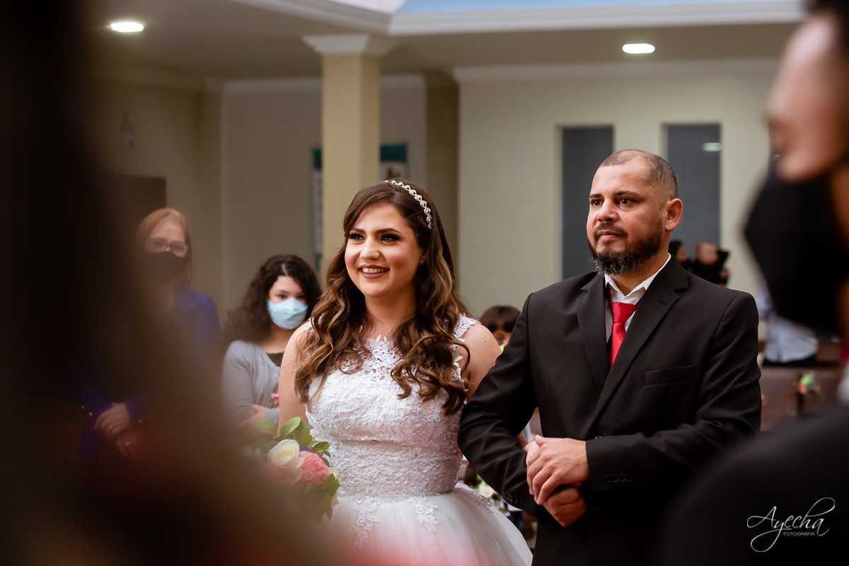Casamento religioso; Casamento na Igreja; Casamento em Piraquara; Noivos de Piraquara; Fotografa de casamentos Piraquara; Casamento católico; Casamento dos sonhos; Casamento Guarituba Piraquara; Casamento na pandemia; Fotografa Piraquara; Entrada noiva;