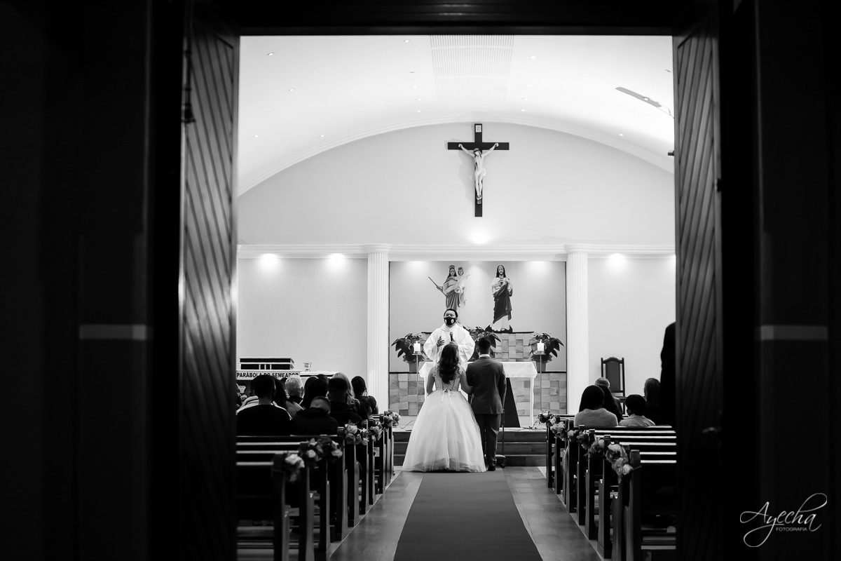 Casamento religioso; Casamento na Igreja; Casamento em Piraquara; Noivos de Piraquara; Fotografa de casamentos Piraquara; Casamento católico; Casamento dos sonhos; Casamento Guarituba; Casamento na pandemia; Fotografa Piraquara; Cerimonia religiosa ;