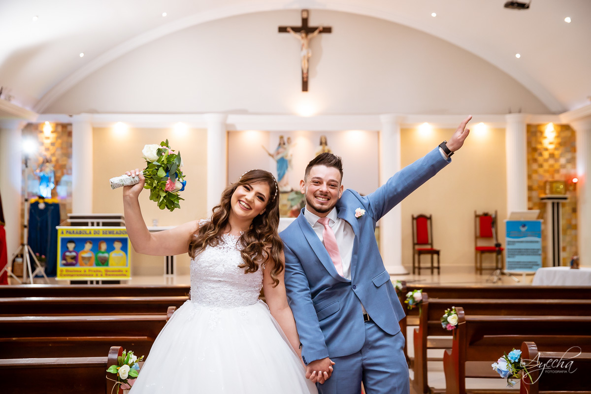 Casamento religioso; Casamento na Igreja; Casamento em Piraquara; Noivos de Piraquara; Fotografa de casamentos Piraquara; Casamento católico; Casamento dos sonhos; Casamento Guarituba; Enfim casados; Fotografa Piraquara; Cerimonia religiosa ;