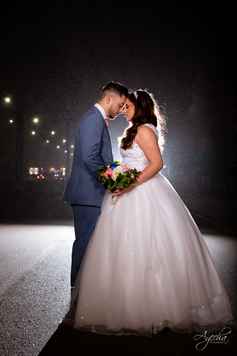 Churrascaria Vallejo; Casamento em Piraquara; Noivos de Piraquara; Fotografa de casamentos Piraquara; Casamento dos sonhos; Casamento Guarituba; Enfim casados; Fotografa Piraquara; Festa de casamento; Fotografa Pinhas; Ensaio noturno; Ensaio casal;