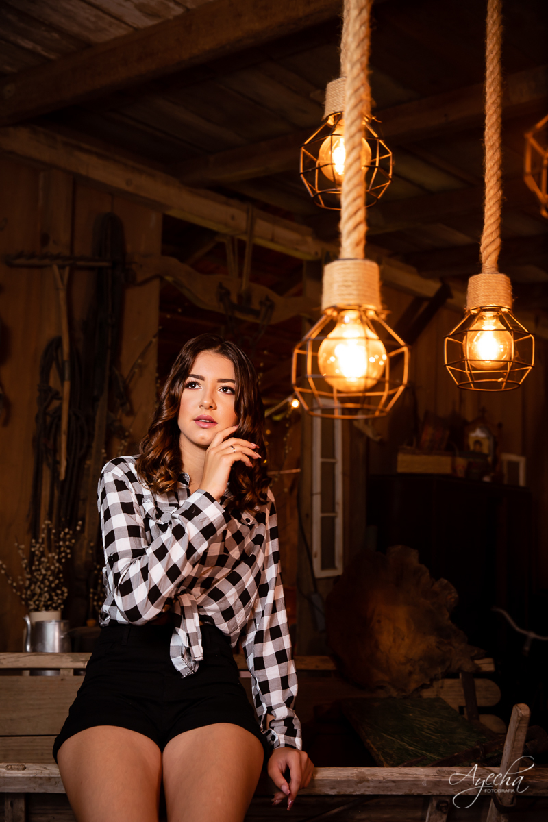 Ensaio de 15 anos; Ensaios Curitiba; Debutante; Ensaio rustico; Ensaio debutante; 15 anos Curitiba; Ensaio externo; Fotografa Curitiba; Debutar; Ensaio diferente 15 anos; Ensaio celeiro; Chácara Ienkot; Fotografa Piraquara; Debutante Curitiba;