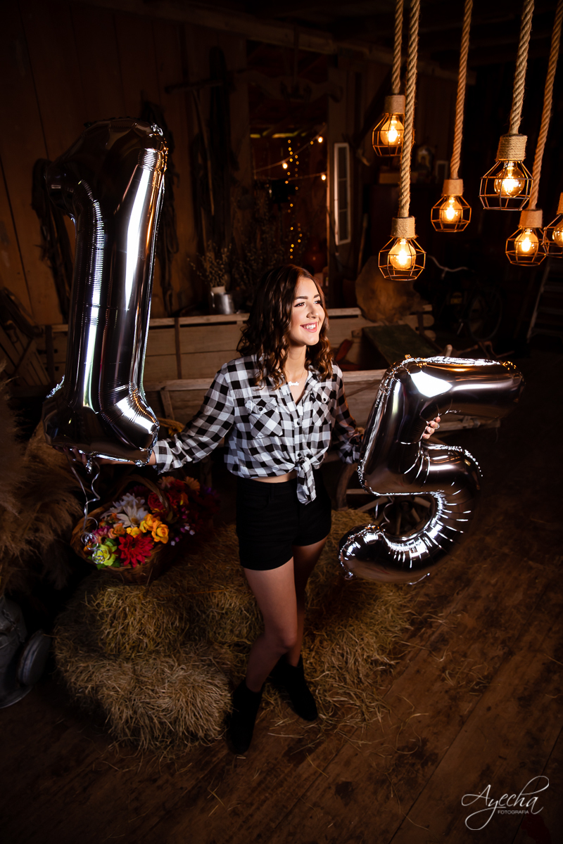 Ensaio de 15 anos; Ensaios Curitiba; Debutante; Ensaio rustico; Ensaio debutante; 15 anos Curitiba; Ensaio externo; Fotografa Curitiba; Debutar; Ensaio diferente 15 anos; Ensaio celeiro; Chácara Ienkot; Fotografa Piraquara; Debutante Curitiba; Balões 15;