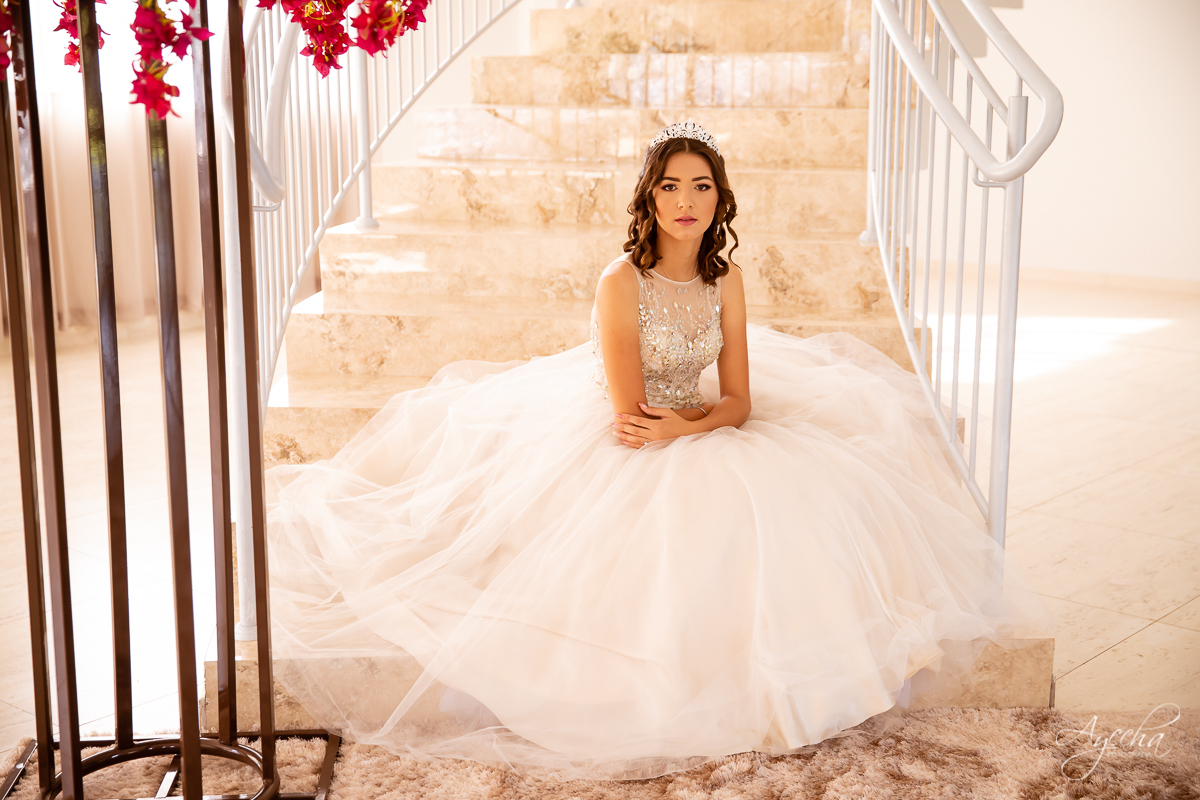 Meus 15 anos; Vestidos debutante; Ensaio 15 anos; Ensaio romântico; Coroa debutante; 15 anos Curitiba; Fotografa Piraquara; Fotografa de debutante; Inspiração 15 anos; Debutante Curitiba; Chácara Ienkot; Amanda Ienkot Makeup; Nilma noivas; 