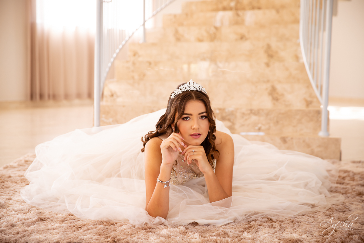 Meus 15 anos; Vestidos debutante; Ensaio 15 anos; Ensaio romântico; Coroa debutante; 15 anos Curitiba; Fotografa Piraquara; Fotografa de debutante; Inspiração 15 anos; Debutante Curitiba; Chácara Ienkot; Amanda Ienkot Makeup; Nilma noivas; 